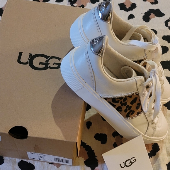 UGG Sneaker w/Dinale Exotic, cream color w/leopard sz 6 - Picture 2 of 4